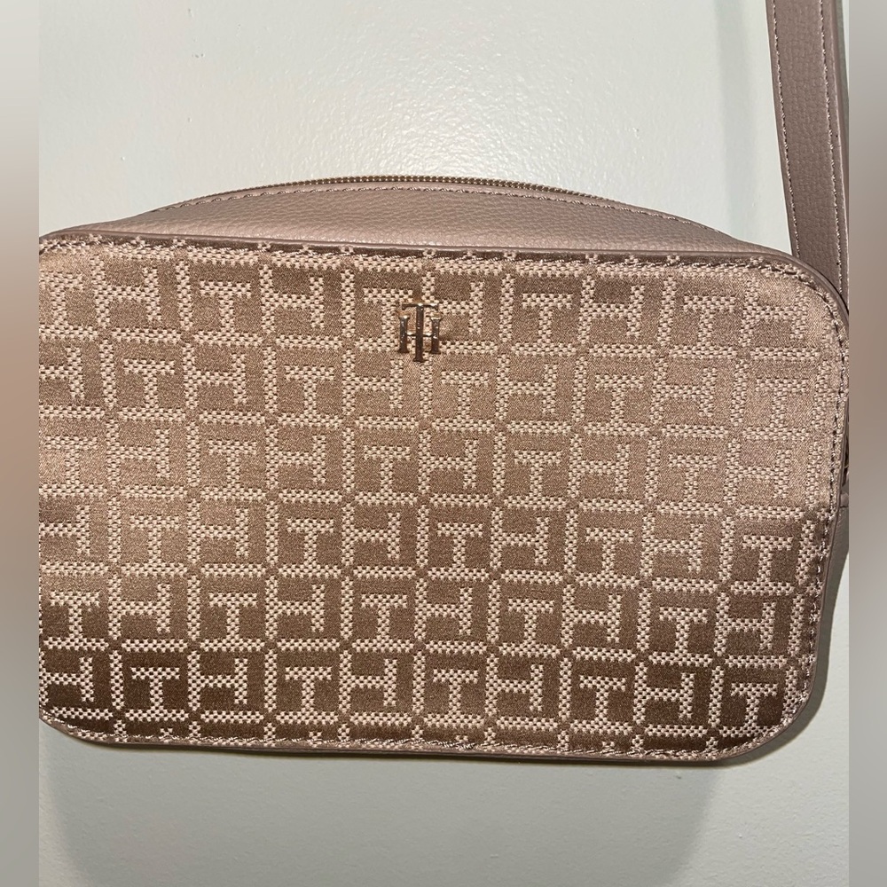 Tommy Hilfiger Crossbody Purse - Picture 3 of 4